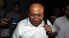 Tersangka kasus dugaan korupsi e-KTP, Sugiharto meninggalkan Gedung KPK usai menjalani pemeriksaan, Jakarta, Selasa (8/3/2016). Sugiharto telah menjadi tersangka sejak 22 April 2014 namun hingga kini belum ditahan. (Liputan6.com/Helmi Afandi)