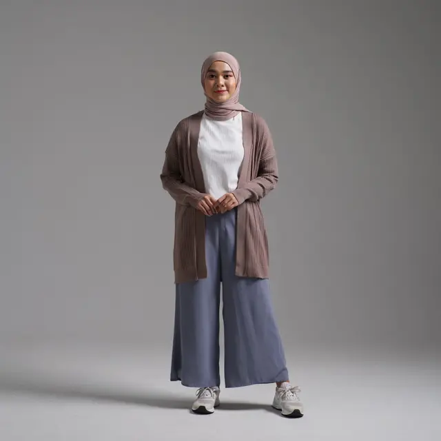 Apakah Cardigan Cocok Dengan Celana Kulot/Ilustrasi gambar oleh AI