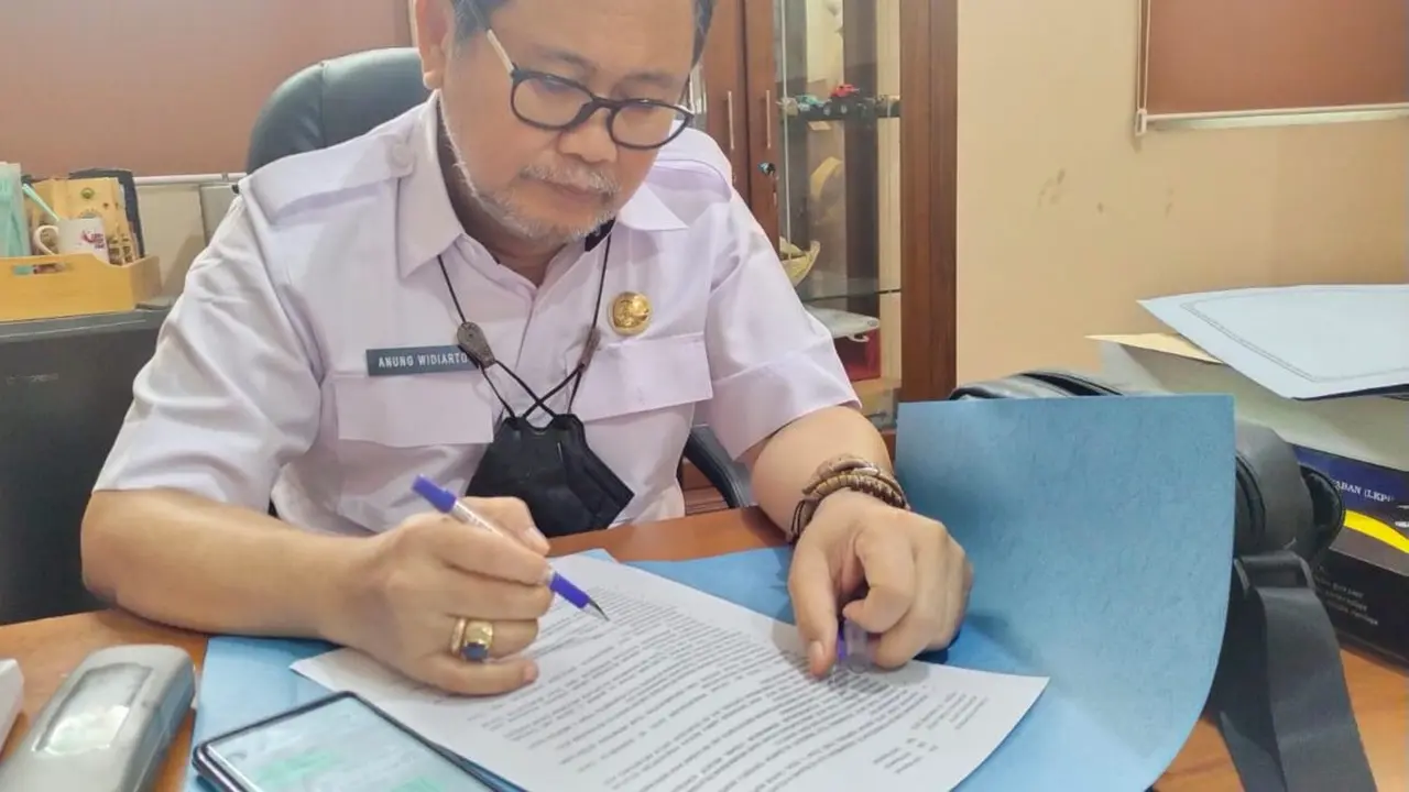 Kepala Dinas Koperasi,Usaha Mikro, Perdagangan dan Perinsutrian (DKUPP) Probolinggo  Anung Widiarto  (Istimewa)