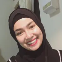 Aryani Fitriana menjelaskan, saat menjalani syuting Anak Jalan, ia terpaksa melepas jilbabnya.  Hal itu terkait kontrak kerja yang di tanda tangani sejak lama. Bahkan ia juga siap di hujat nitizen. (dok. Instagram)
