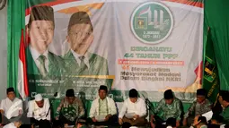 Suasana tasyakuran HUT PPP ke-44 di Tebet Barat, Jakarta, Kamis (5/1). Tasyakuran tersebut mengusung tema 'Mewujudkan Masyarakat Madani dalam Bingkai NKRI'. (Liputan6.com/Johan Tallo)