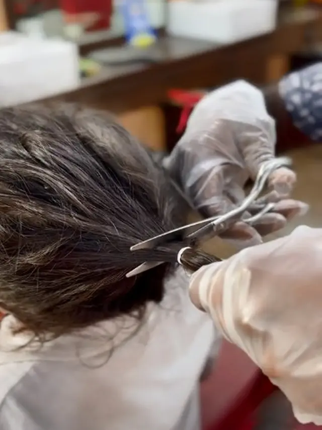 Guru Salah Panggil, Ibu Terpaksa Pangkas Rambut Panjang Putranya