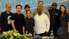 Sejumlah artis pendukung In Between Days menghadiri konferensi pers di Hotel Sultan, Jakarta, Jumat (10/4/2015). (Liputan6.com/Faisal R Syam)