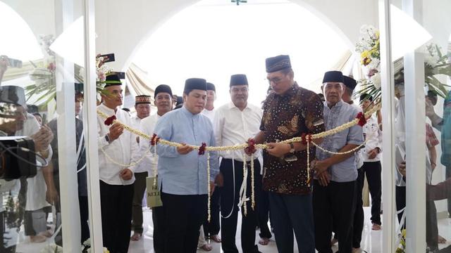Menteri BUMN Erick Thohir meresmikan Masjid At-Thohir di Kecamatan Gunung Sugih, Kabupaten Lampung Tengah, Provinsi Lampung, Sabtu (9/7/2022) sore (Istimewa)