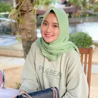 Bagi pecinta musik dangdut, mungkin sudah tidak asing dengan nama Yeni Inka. Tidak hanya berparas cantik, tapi juga memiliki suara merdu. Penyanyi asal Blora itu juga menorehkan banyak prestasi. Inka menduduki peringkat teratas di dalam daftar Most Streamed Artists di YouTube Indonesia dengan total lebih dari 1 miliar views. [Instagram/yeniinka]