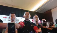 Raja Sapta Oktohari menemui awak media di sela acara Rapat Anggota NOC Indonesia di Hotel Fairmont, Jakarta, Selasa (22/4/2025). (Bola.com/Hery Kurniawan)