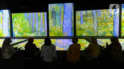 Van Gogh Alive sendiri merupakan pameran di mana karya-karya Van Gogh menjadi terlihat hidup dan interaktif dengan tampilan animasi memukau. (merdeka.com/Arie Basuki)