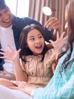 Ketika anak memiliki kemampuan percakapan yang baik, anak akan menjadi mudah menjalin pertemanan, mengekspresikan perasaan, serta memahami cara berkomunikasi. [Dok/freepik.com/Lifestylememory]