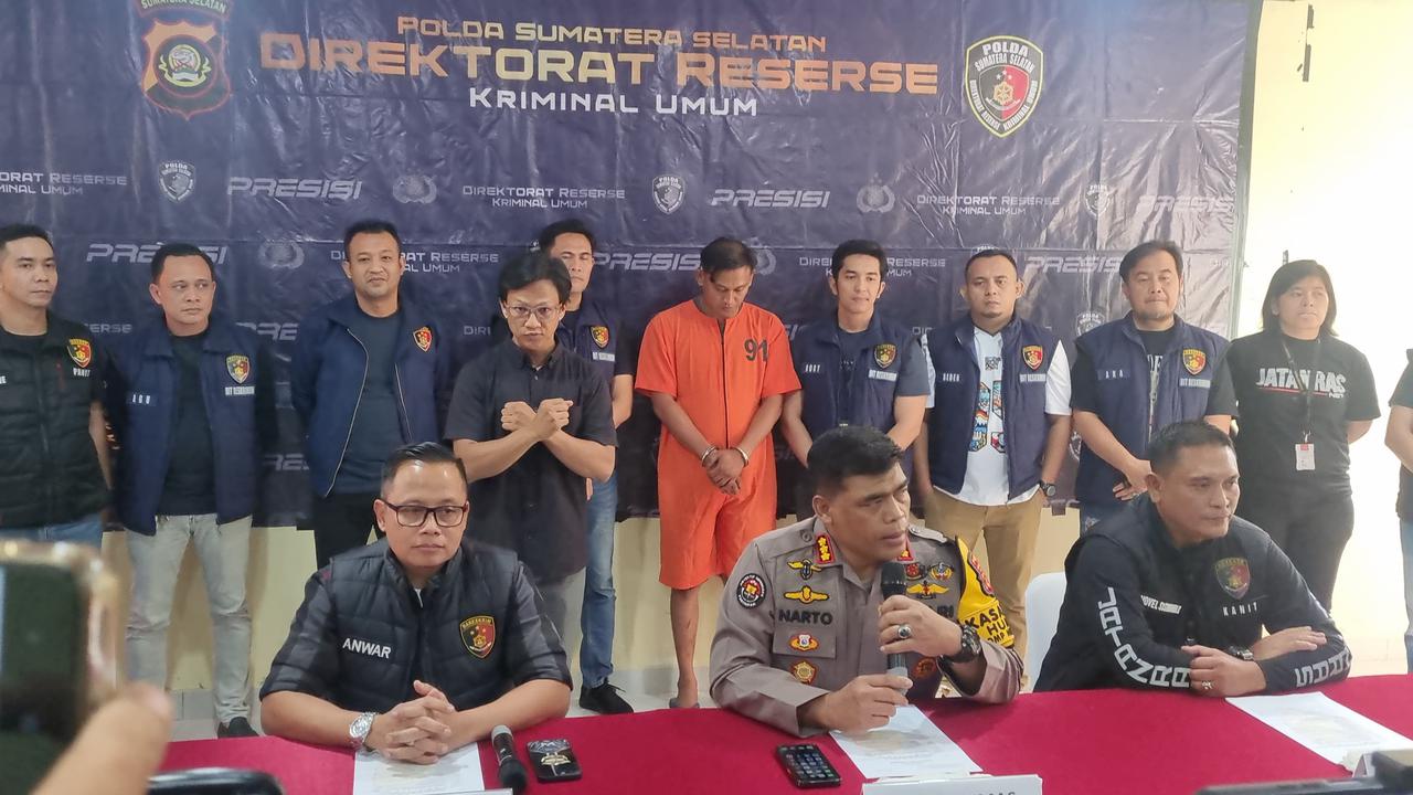 Polisi Tetapkan Pria Berkaus Merah Tersangka Penganiayaan Dokter Koas UNSRI Viral di Medsos