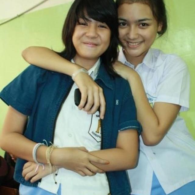 Potret Lawas 6 Artis yang Bersahabat Sejak SMA, Persahabatan Langgeng hingga Kini