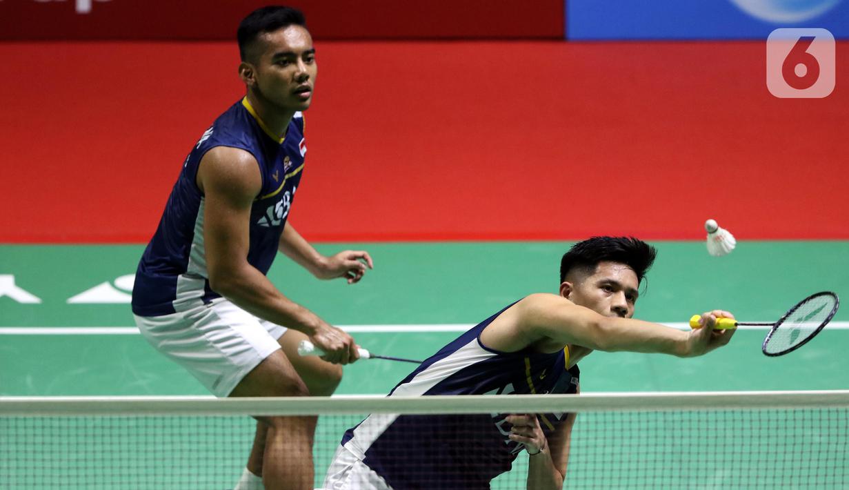 Pada gim kedua, permainan kedua pasangan kian sengit. Pramudya/Yeremia memenangkan gim kedua dengan skor tipis 21-19. (Liputan6.com/Helmi Fithriansyah)