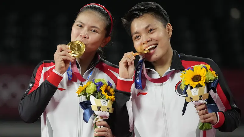 Foto: Luar Biasa, Pasangan Greysia Polii dan Apriyani Rahayu Persembahkan Medali Emas Pertama Olimpiade Tokyo 2020 untuk Indonesia