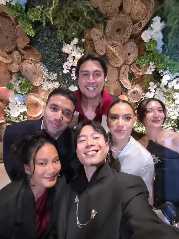 Adu Gaya Kondangan Pasutri Vidi Aldiano & Sheila Dara hingga Tara Basro & Daniel Adnan di Pernikahan Sahabat