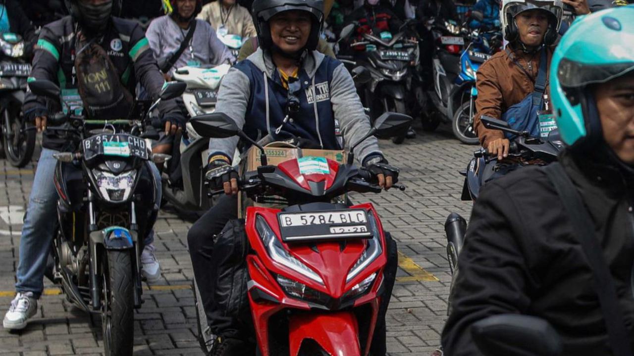 KM Dononsolo membawa sebanyak&nbsp;1.705 orang penumpang dan 663 unit sepeda motor.&nbsp;Liputan6.com/Angga Yuniar