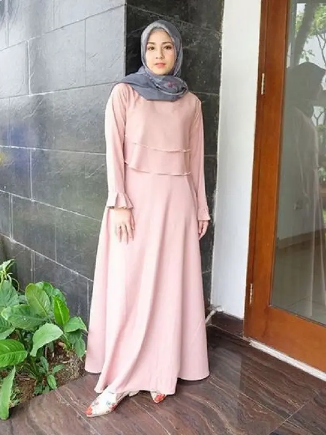 [Bintang] Mau Ketemu Calon Mertua, Padu-padan Hijab Outfit Ini Mencuri Perhatian