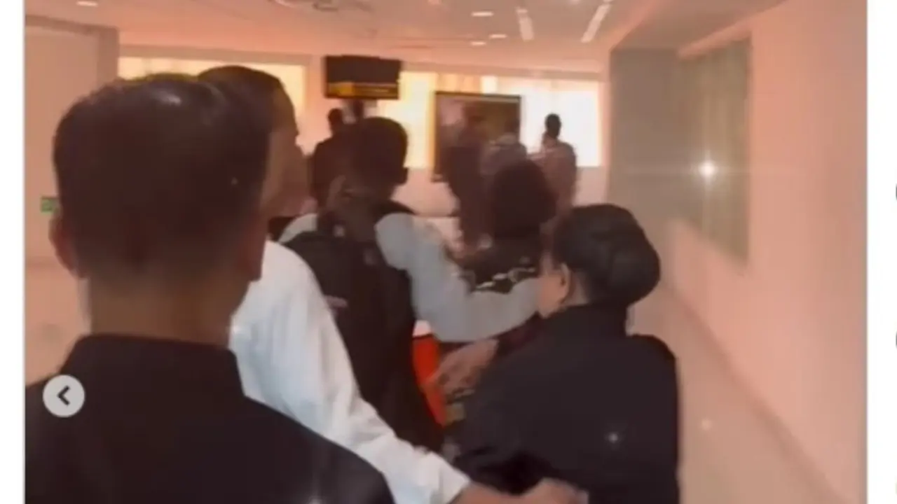 Viral Usaha Jokowi Bikin Romantisl Gagal, Rangkulannya di Bandara Ditepis Iriana