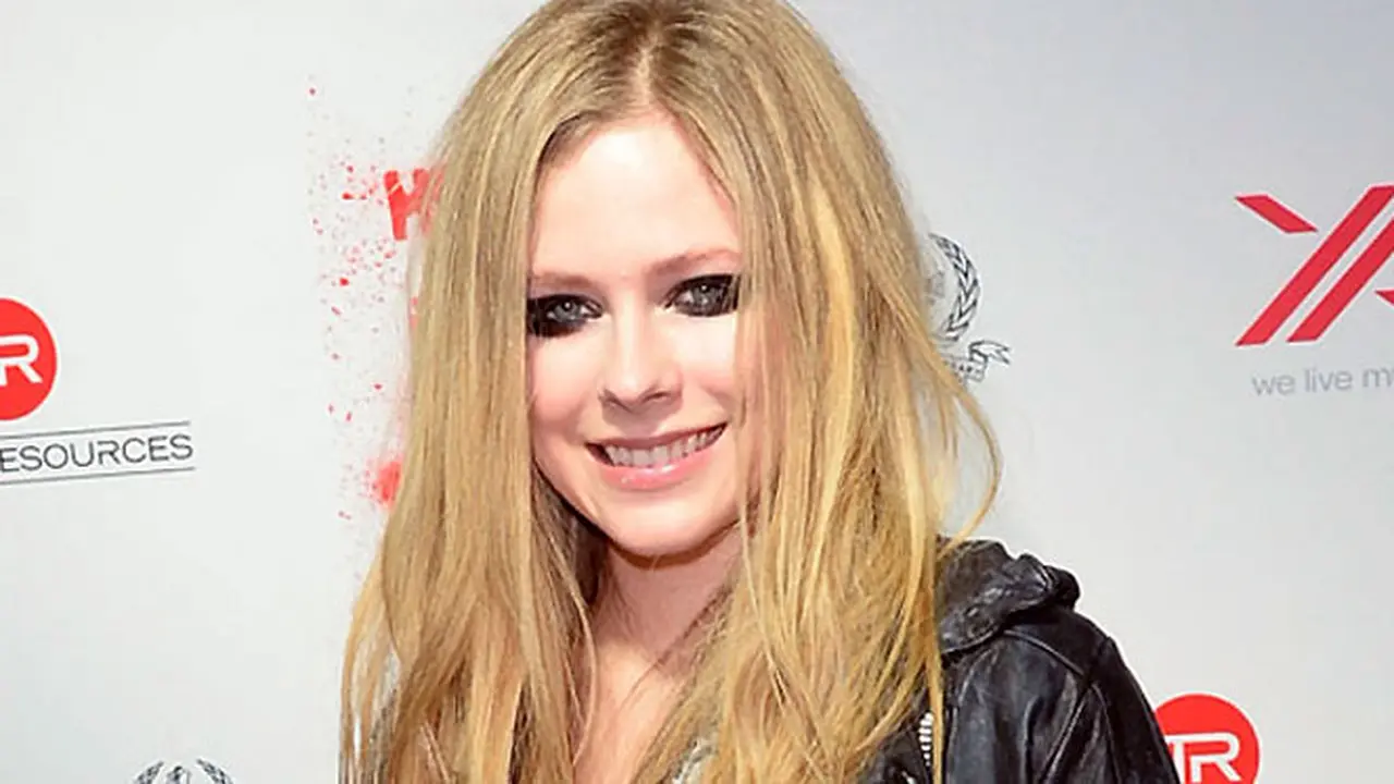 avril-lavinge-kejakarta-131030b.jpg