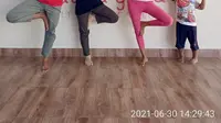 Ilustrasi yoga keluarga