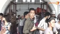 [VIDEO] Ribuan Pemudik Bakal Serbu Stasiun Senen Malam Ini