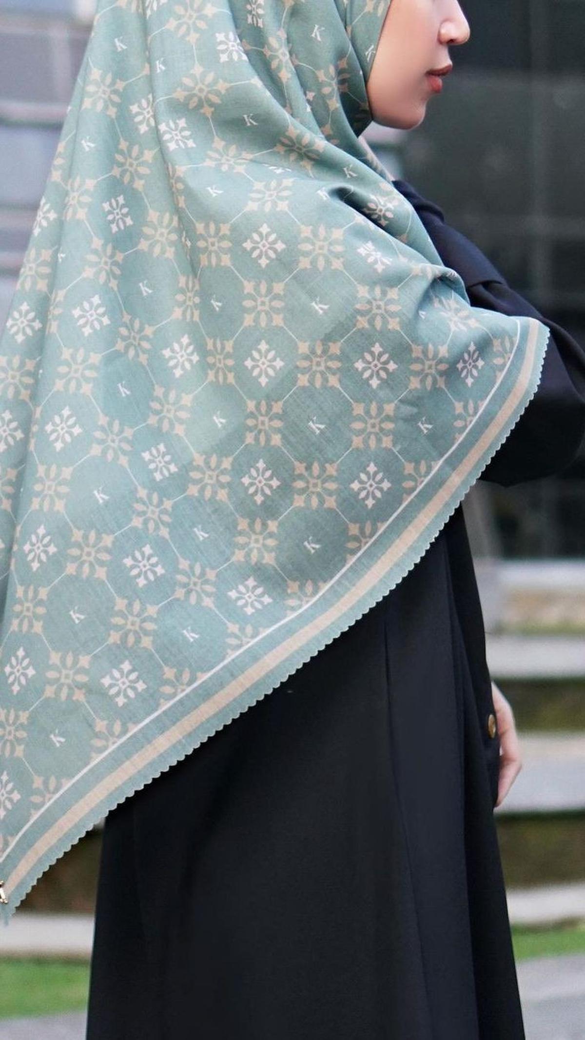 7. Hijab Sage: Ketenangan yang Elegan