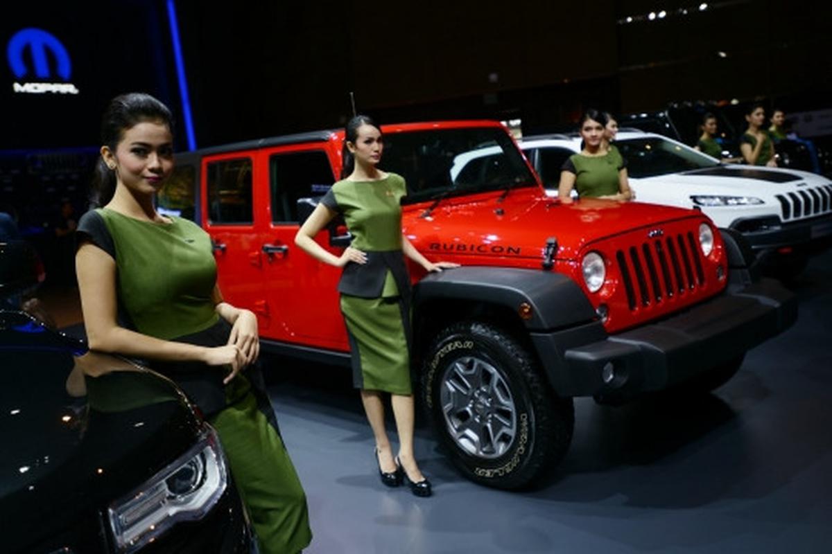 Gadis-gadis cantik hiasi IIMS 2015