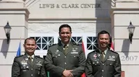 Tiga perwira menengah TNI AD yang diwisuda dari US Army CGSC tahun 2019, Mayor Inf Alzaki (kiri), Mayor Inf Paulus Pandjaitan (tengah), dan Mayor Arm Delli Yudha Adi Nurcahyo (kanan). (Ist)