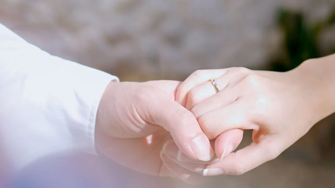 Mengenali Perbedaan antara Cincin Tunangan dan Cincin Nikah
