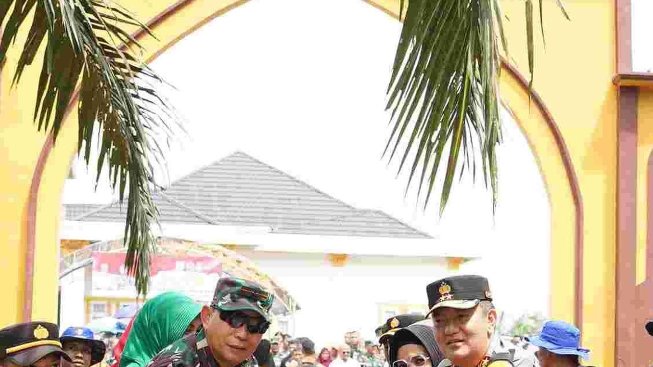 Dua Jenderal Pelipur Lara Korban Banjir Rokan Hulu