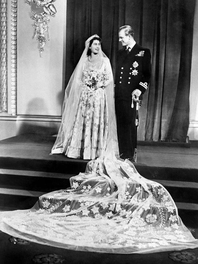 6 Potret Kenangan Pangeran Philip dan Ratu Elizabeth II Saat Muda, Gagah dan Berwibawa