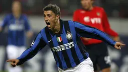 Hernan Crespo. Legenda Argentina yang sebagian kariernya dihabiskan di Italia ini pensiun pada 2012 bersama Parma ini telah bermain 540 laga di level klub. Ditambah 70 laga bersama Timnas Argentina, ia total meraih 23 kartu kuning dalam 610 laga, tanpa satu pun kartu merah. (AFP/Dima Korotayev)