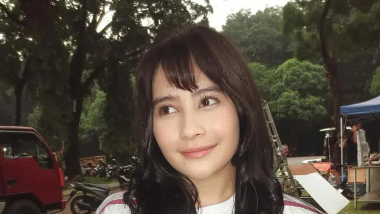Potret Terbaru Prilly Latuconsina dengan Rambut Hitam Berponi, Tampil Awet Muda Bak Remaja hingga Bikin Fans Nostalgia Sinetron GGS