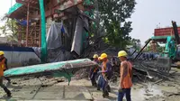 Kepala tiang Tol Bogor Outer Ring Road (BORR) yang berada di Jalan Soleh Iskandar, Tanah Sareal, Kota Bogor, ambruk pada Rabu (10/7/2019) dini hari. (Liputan6/Achmad Sudarno)