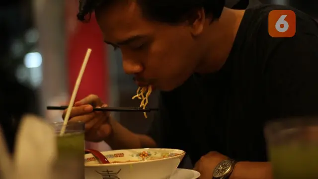 Ilustrasi Ramen, Makan Ramen, Ramen Korea, Mi Ramen oleh Aditya Eka Prawira