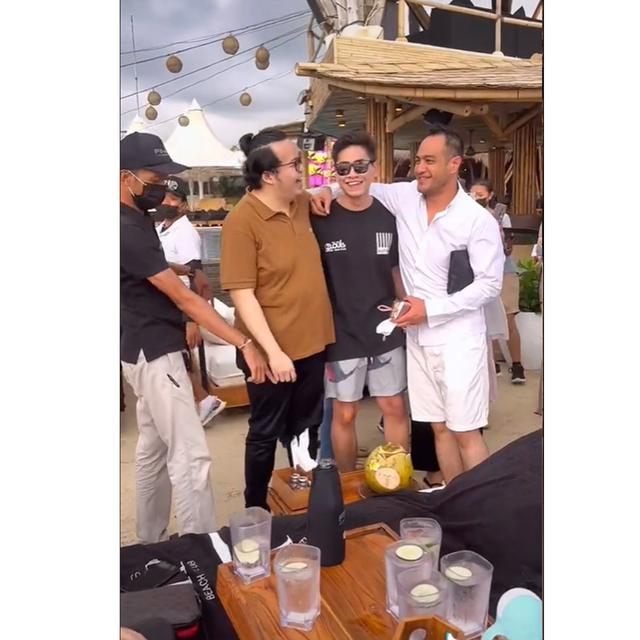 6 Momen Venna Melinda dan Ferry Irawan Bertemu Ivan Fadilla di Bali