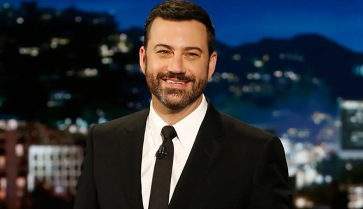 Dalam video tersebut terlihat pemilik mobil yang pula mengalami kecelakaan tak terluka parah. (Omaze)