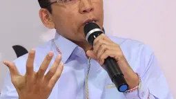 Ketua DPP Golkar Bidang Keumatan, Muhammad Zainul Majdi atau Tuan Guru Bajang (kedua kiri) saat berbicara pada diskusi di Rumah Cemara, Jakarta, Rabu (10/4). Diskusi bertema Hoax, Golput dan Masa Depan Bangsa. (Liputan6.com/Helmi Fithriansyah)