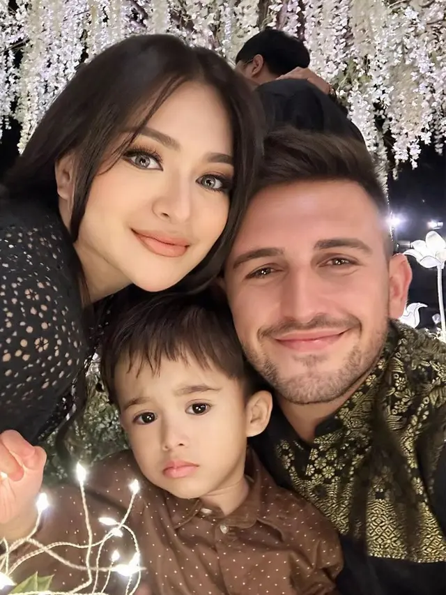 Nathalie Holscher di Pernikahan Adiba