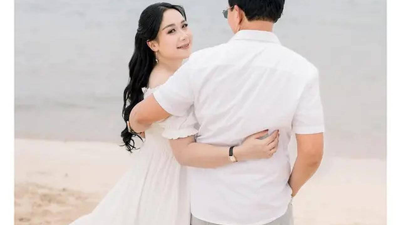6 Potret Baby Bump Puput Nastiti Devi Istri Ahok, Dikabarkan Hamil Anak Ketiga