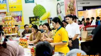 Chef Devina Hermawan ketika melakukan live cooking di booth Mamayo Indonesia ketika acara SIAL InterFood 2023