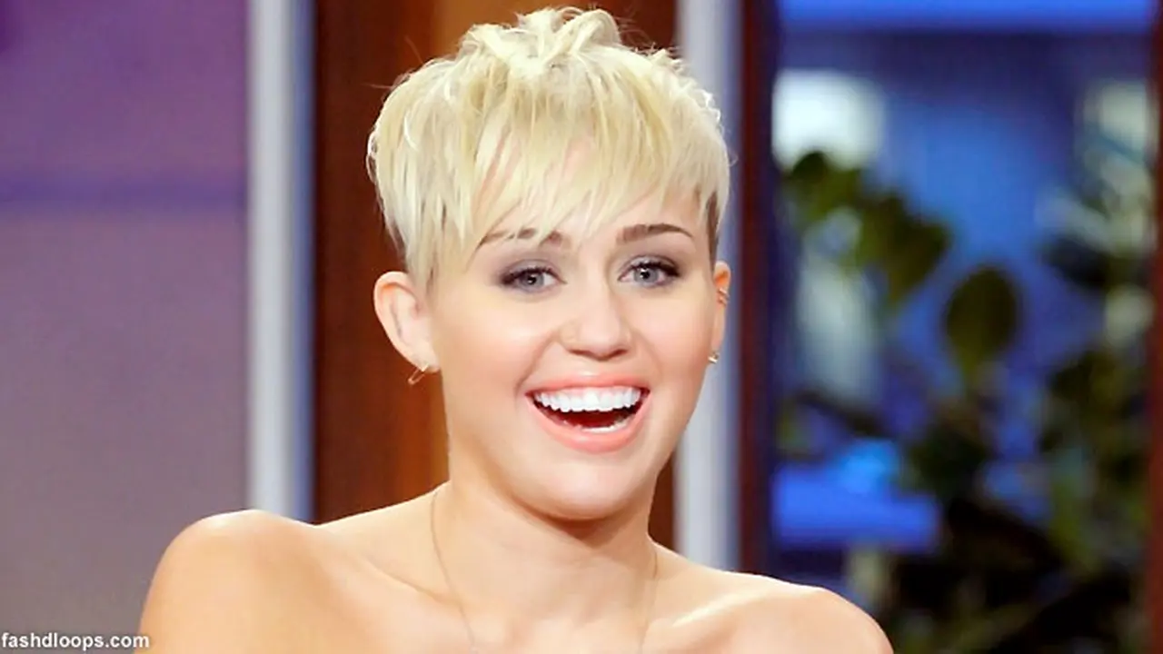 miley-fashion-130520b.jpg