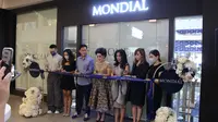 Peresmian butik ke-16 Mondial yang mengusung konsep terbaru “house of branded” di Mal Kelapa Gading 3 Jakarta, Jum’at (2/9/2022).