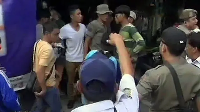 Satpol PP Baku Hantam Dengan PKL