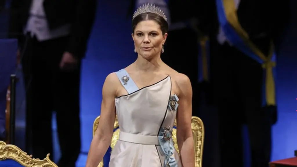 Bukti nyata elegansi yang tak lekang oleh waktu disampaikan lewat Ratu Swedia yang kenakan gaun sang ibu 30 tahun lalu.