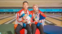 Aldila Indryati (kanan) saat mendapat medali emas di SEA Games 2019. (Istimewa)