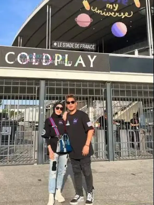 7 Momen Mesra Rizal Armada dan Istri Liburan Ke Eropa, Seru Nonton Konser Coldplay