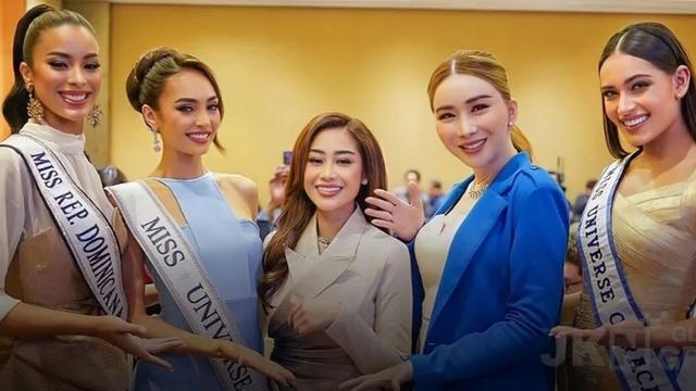 6 Potret Poppy Capella, Eks Pedangdut Pemegang Lisensi Miss Universe Indonesia