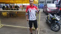 Pebalap AHRT, Awhin Sanjaya, mengaku sedih karena tidak bisa tampil di ARRC seri keempat seri Sentul, Sabtu (12/8/2017). (Bola.com/Zulfirdaus Harahap)
