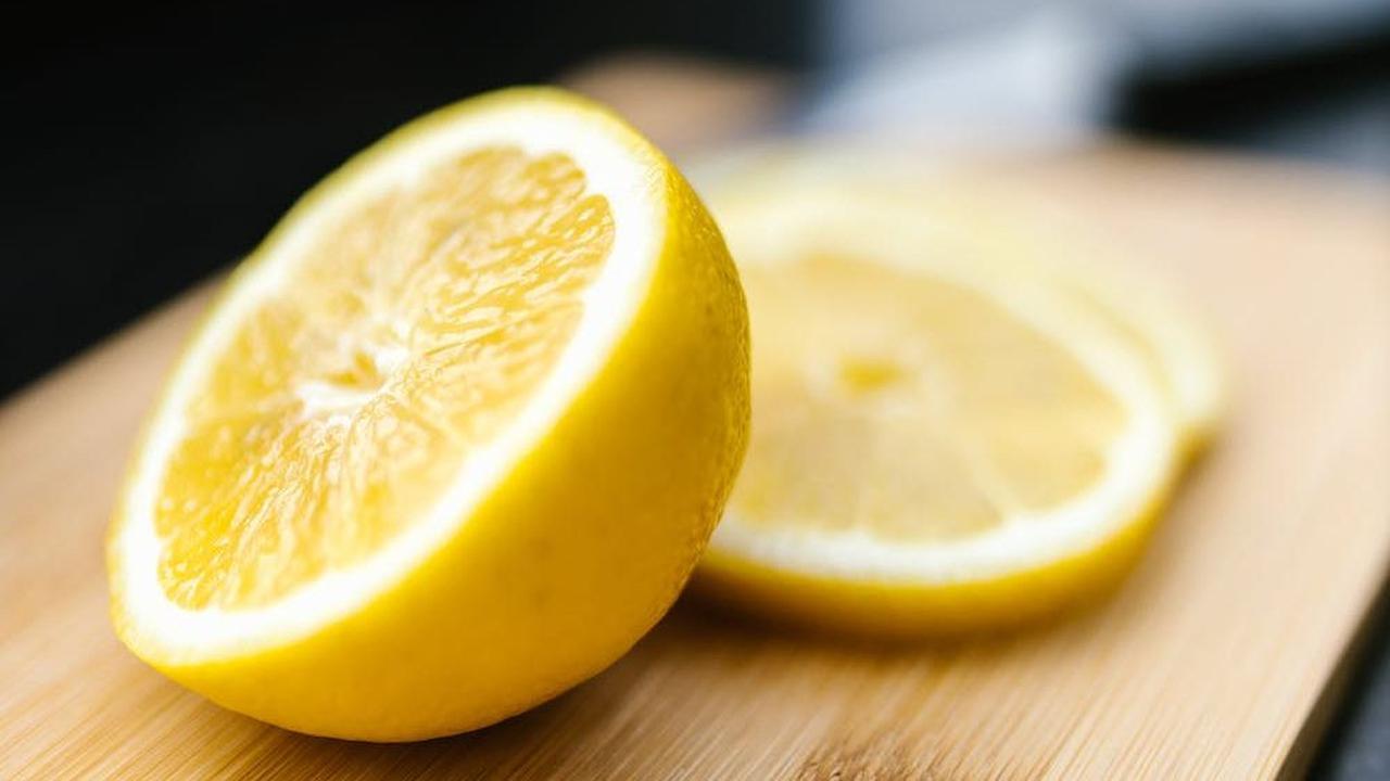 Meskipun diet lemon dapat membantu mengurangi asupan kalori dan memberikan beberapa manfaat kesehatan, efektivitas dan keamanannya untuk menurunkan berat badan masih belum sepenuhnya terbukti.