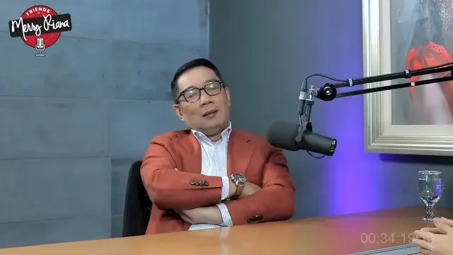 Ridwan Kamil menangis saat bercerita mengenai ditinggal Eril untuk selamanya (YouTube - MerryRiana)