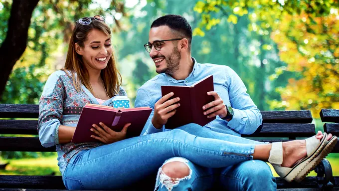 pasangan cinta bahagia